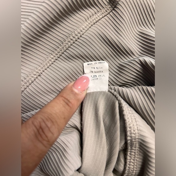 Women’s Ribbed High-Rise Crossover Taupe Biker Shorts Size XL - Picture 12 of 12